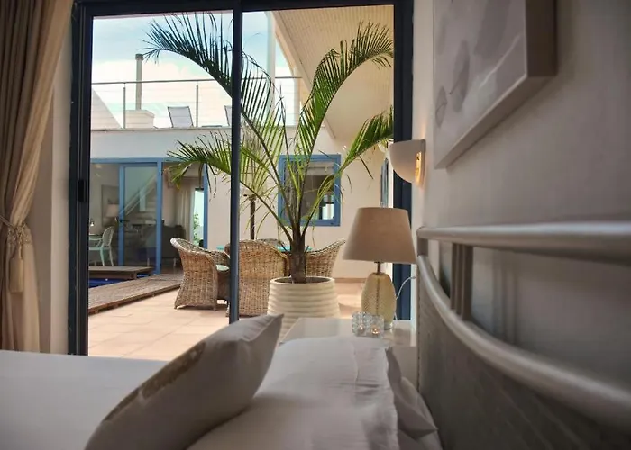 Flora, Mit Eigenem Pool Und Meerblick 別荘
