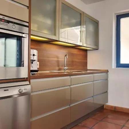 Flora, Mit Eigenem Pool Und Meerblick *