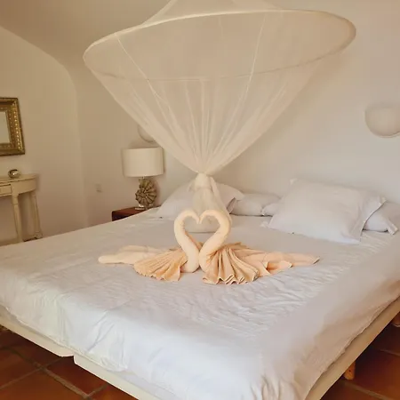 Flora, Mit Eigenem Pool Und Meerblick Hébergement de vacances *