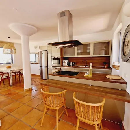 Hébergement de vacances Flora, Mit Eigenem Pool Und Meerblick *