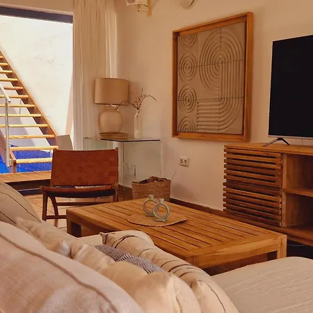 Flora, Mit Eigenem Pool Und Meerblick Hébergement de vacances