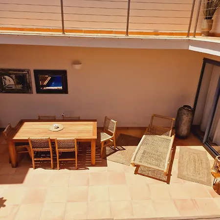 Flora, Mit Eigenem Pool Und Meerblick Hébergement de vacances *