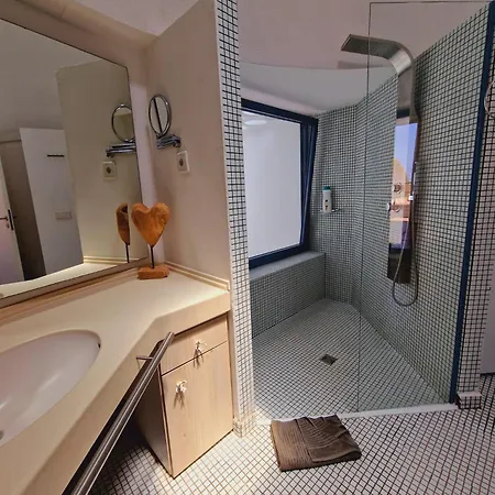 Flora, Mit Eigenem Pool Und Meerblick Hébergement de vacances